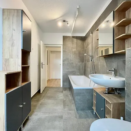 Zentral Gelegene Dg-wohnung Mit 4 Schlafzimmern Apartament