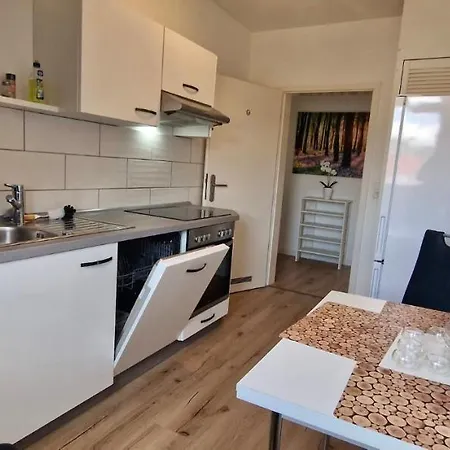 Apartament Zentral Gelegene Dg-wohnung Mit 4 Schlafzimmern *