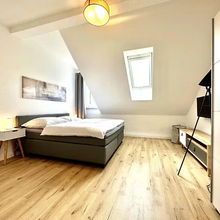 Zentral Gelegene Dg-wohnung Mit 4 Schlafzimmern Lägenhet Eisenach