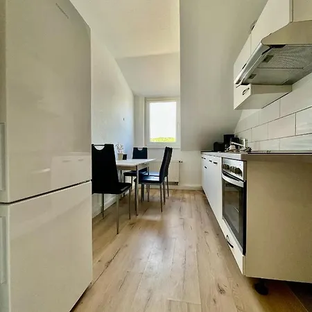 Zentral Gelegene Dg-wohnung Mit 4 Schlafzimmern Lägenhet