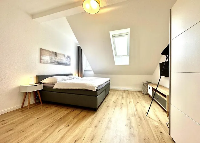 Zentral Gelegene Dg-wohnung Mit 4 Schlafzimmern Lägenhet Eisenach