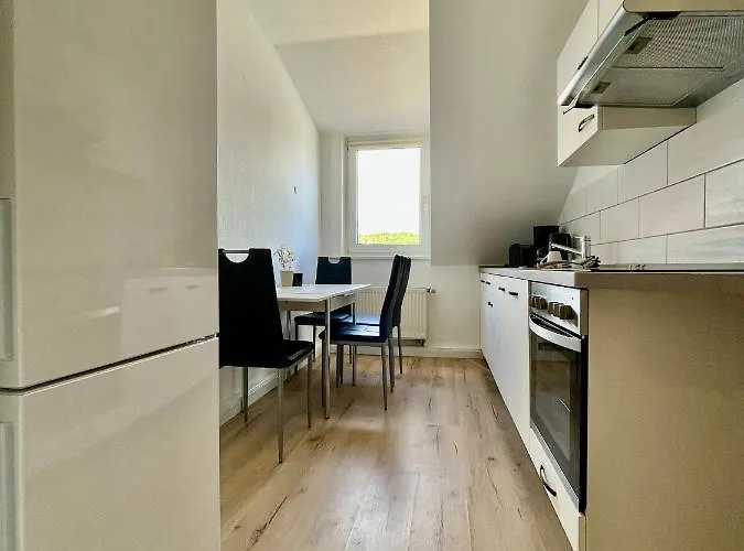 Zentral Gelegene Dg-wohnung Mit 4 Schlafzimmern Lägenhet